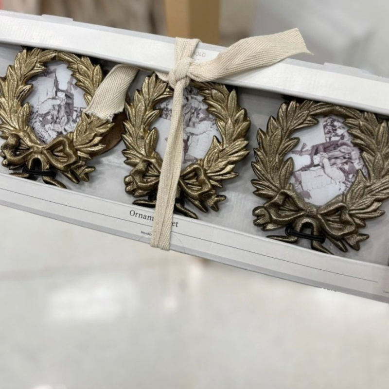 Set Of 3 Wreath Picture Frame Christmas Ornaments